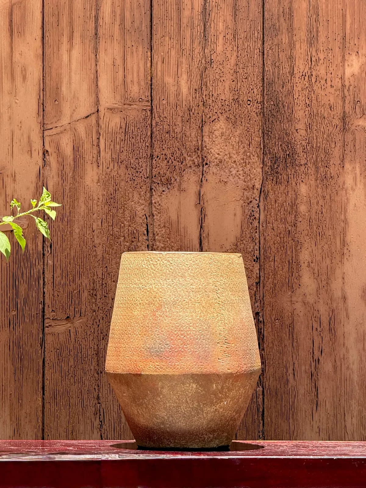 _Ati_ Vase – Decorative clay vase with a weathered finish, crafted by hand in Guadalajara, Mexico